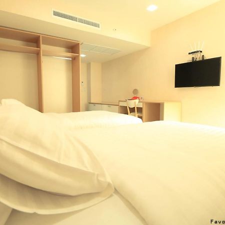 Favori Hostel Bangkok Surawong Εξωτερικό φωτογραφία
