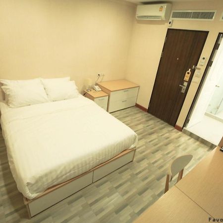 Favori Hostel Bangkok Surawong Εξωτερικό φωτογραφία